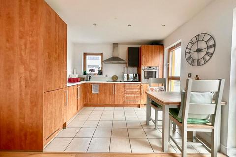 2 bedroom flat for sale, Midway Quay, Eastbourne
