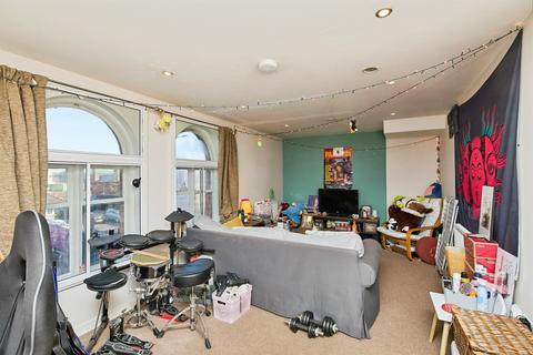 1 bedroom apartment for sale, Grants Yard, Burton-On-Trent