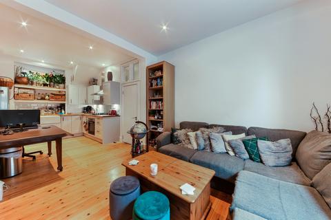 2 bedroom flat for sale, Axminster Road, London