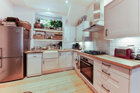 2 bedroom flat for sale, Axminster Road, London