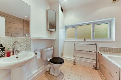 2 bedroom flat for sale, Axminster Road, London