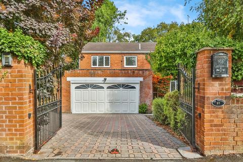4 bedroom detached house for sale, Yew Tree Drive, CHESTERFIELD