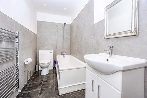 2 bedroom flat for sale, Catsbrook Road, Luton