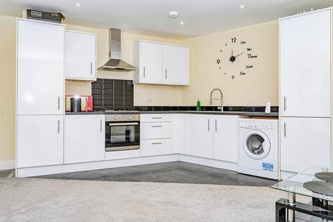 2 bedroom flat for sale, Catsbrook Road, Luton