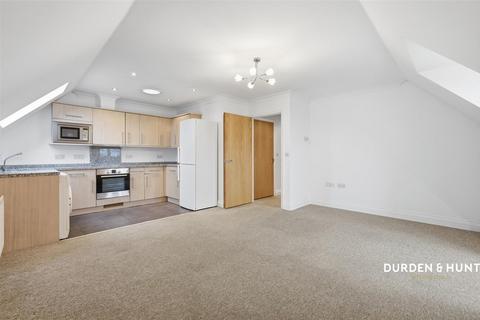 1 bedroom apartment for sale, Butts Green Road, Bataleur Court, RM11