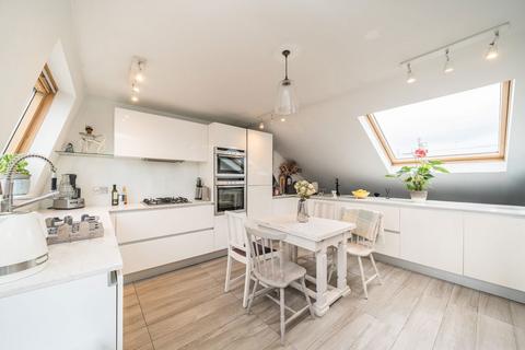 2 bedroom flat for sale, Putney Bridge Road, London SW15