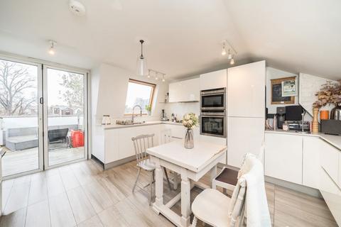 2 bedroom flat for sale, Putney Bridge Road, London SW15
