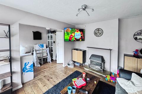 2 bedroom maisonette for sale, Birchett Road, Farnborough GU14