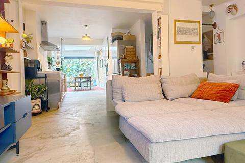 3 bedroom maisonette for sale, Cathnor Road, London, W12