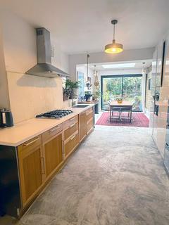 3 bedroom maisonette for sale, Cathnor Road, London, W12