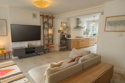 3 bedroom maisonette for sale, Cathnor Road, London, W12