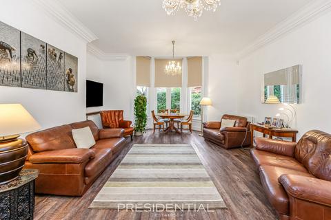 3 bedroom apartment for sale, Regents Drive, Woodford Green IG8