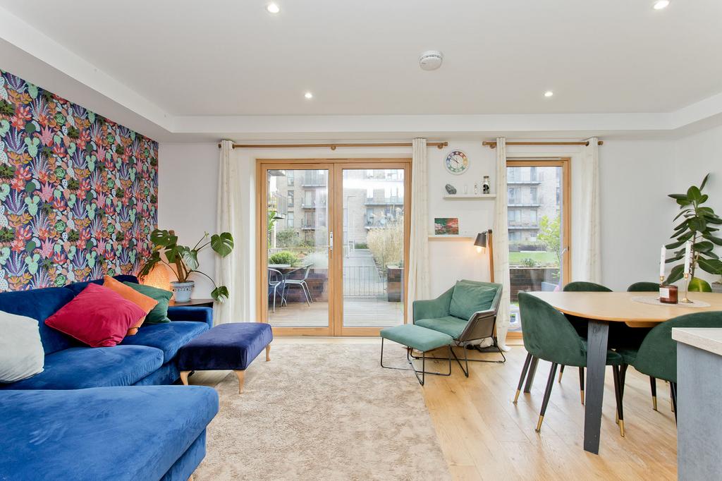 6 Hughes Close, Canonmills, Edinburgh, EH7 4FU - View 2
