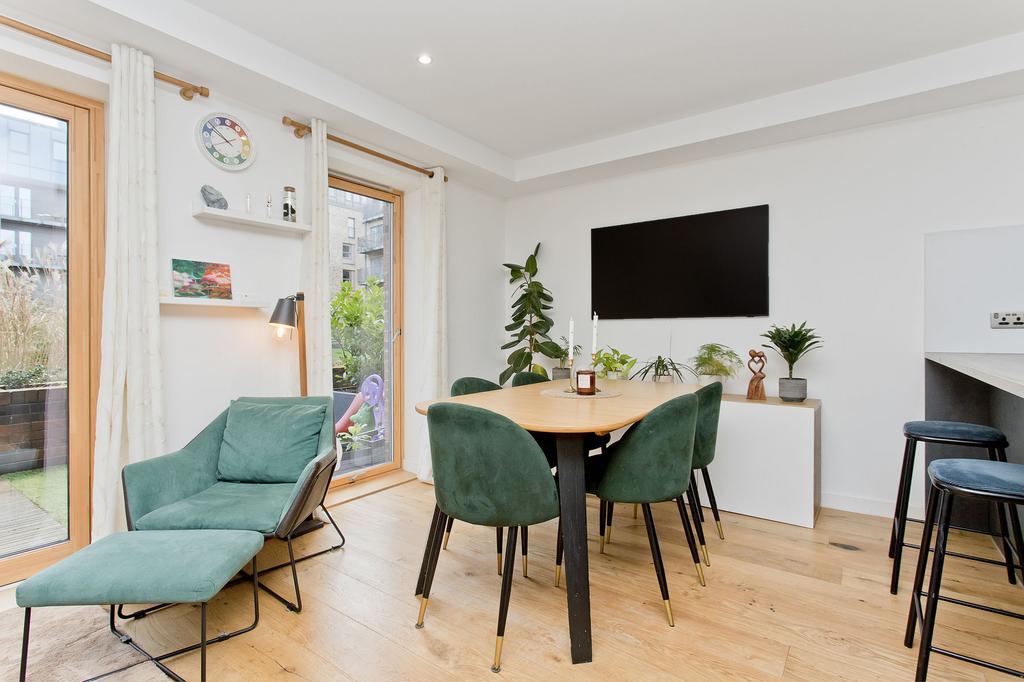 6 Hughes Close, Canonmills, Edinburgh, EH7 4FU - View 4