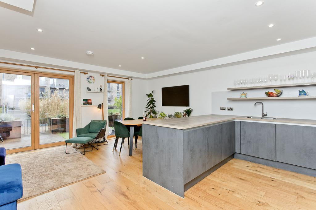 6 Hughes Close, Canonmills, Edinburgh, EH7 4FU - View 5