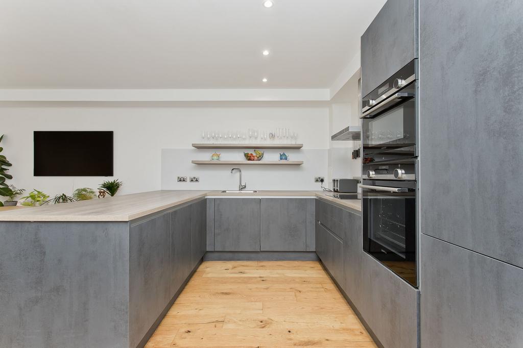 6 Hughes Close, Canonmills, Edinburgh, EH7 4FU - More