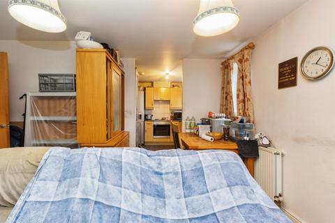 2 bedroom apartment for sale, Florey Gardens, Aylesbury