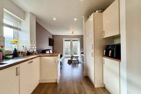 3 bedroom semi-detached house for sale, Chartist Close, Bradford BD13