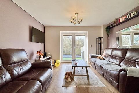 3 bedroom semi-detached house for sale, Chartist Close, Bradford BD13