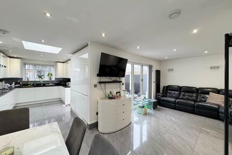 5 bedroom semi-detached house for sale, Fairmead Crescent, Edgware, HA8