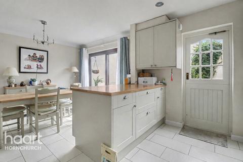 3 bedroom semi-detached house for sale, Peterborough Avenue, Upminster