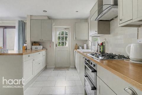 3 bedroom semi-detached house for sale, Peterborough Avenue, Upminster