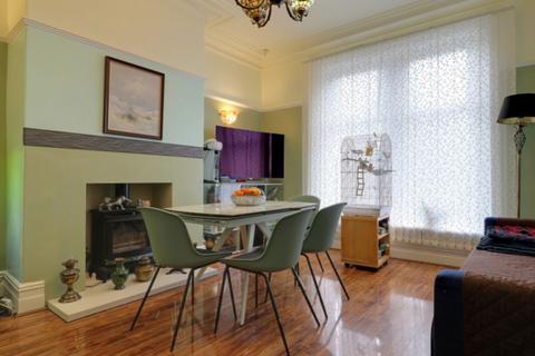 4 bedroom semi-detached house for sale, Whitcliffe Road, Cleckheaton, West Yorkshire, BD19