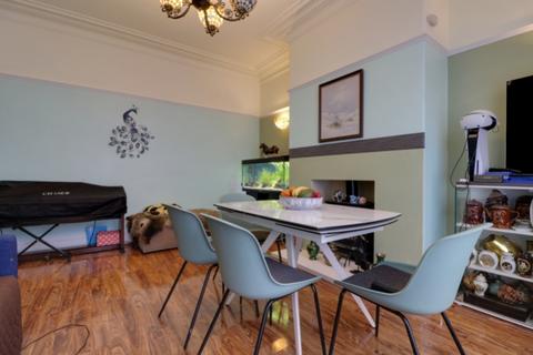 4 bedroom semi-detached house for sale, Whitcliffe Road, Cleckheaton, West Yorkshire, BD19