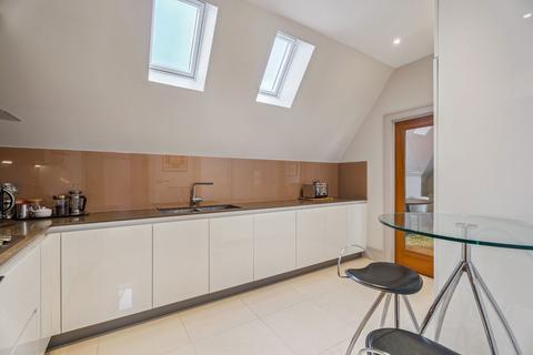3 bedroom apartment for sale, Flat  Pinnacle Apartments, Northwood HA6