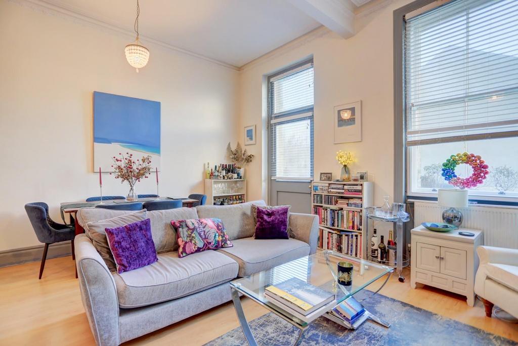 Living Room 2.jpg