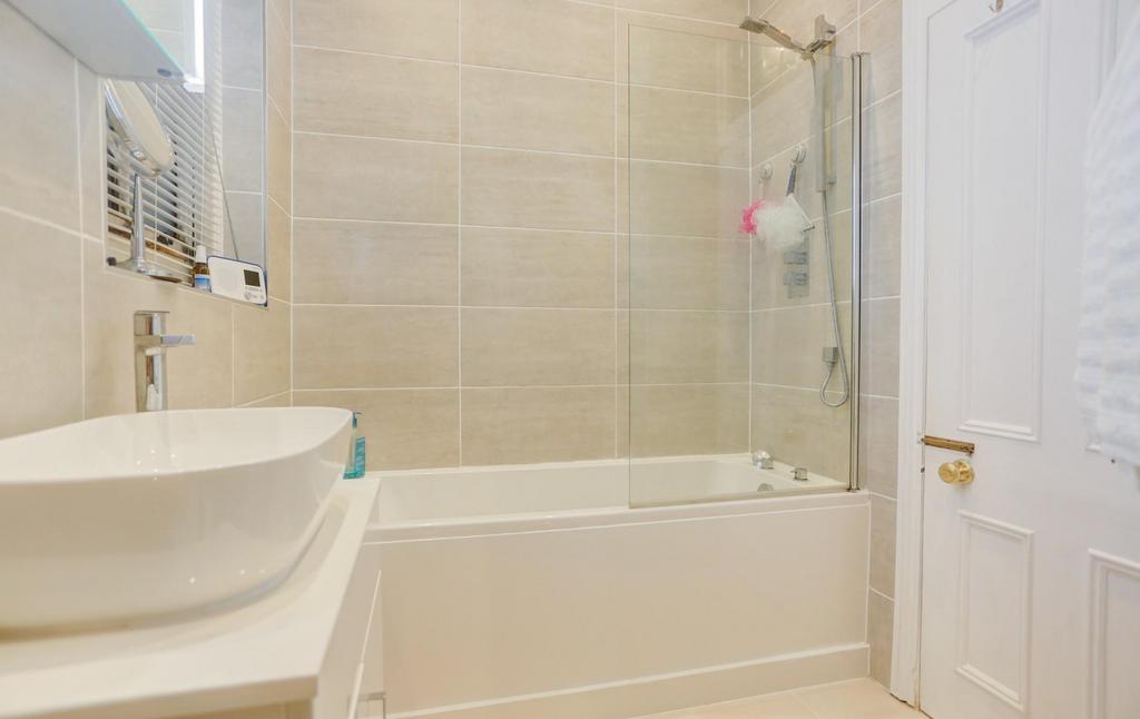 Bathroom 3.jpg