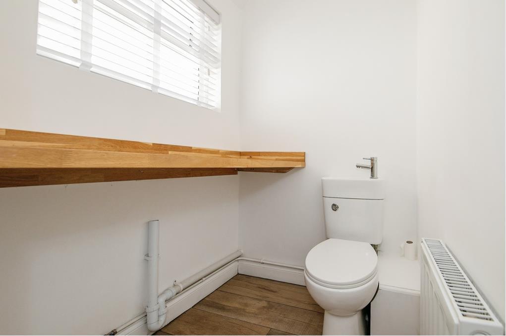 Cloakroom/wc