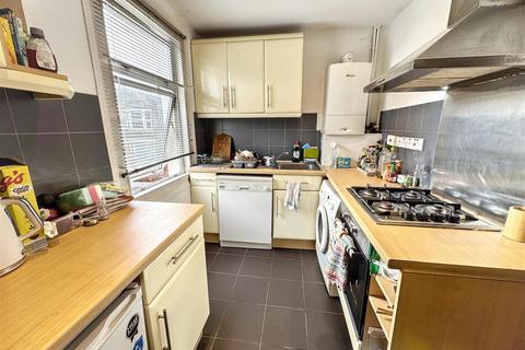 2 bedroom flat for sale, Grove Green Road, London