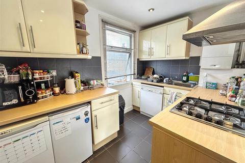 2 bedroom flat for sale, Grove Green Road, London
