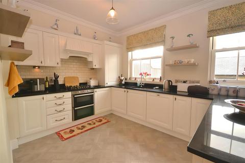 3 bedroom end of terrace house for sale, Wadebridge Square, Poundbury