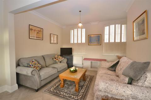 3 bedroom end of terrace house for sale, Wadebridge Square, Poundbury