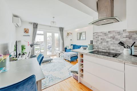 1 bedroom apartment for sale, Garlands Road, Redhill