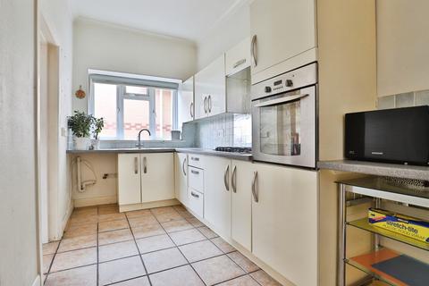 3 bedroom flat for sale, Arnewood Road, Bournemouth