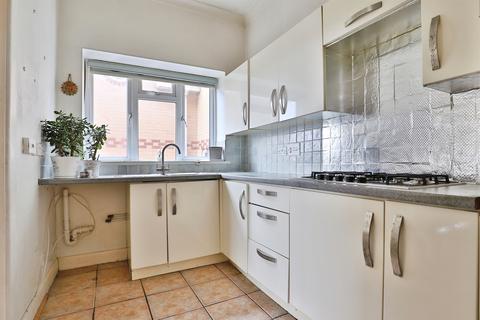 3 bedroom flat for sale, Arnewood Road, Bournemouth