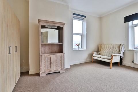 3 bedroom flat for sale, Arnewood Road, Bournemouth