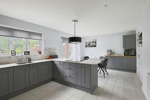 4 bedroom detached house for sale, Bristol Way, Wellesbourne, Warwick