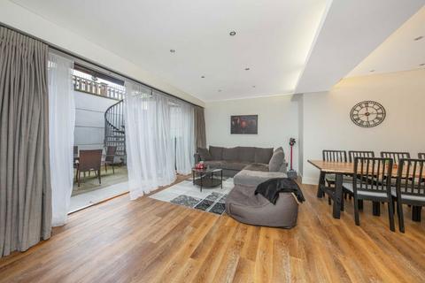 undefined, High Street, Hampton TW12
