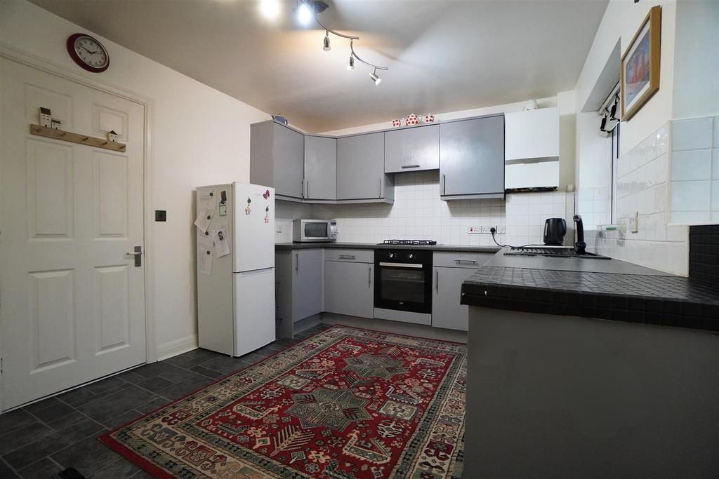 Kitchen 2.jpg
