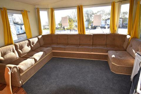 2 bedroom park home for sale, Sand le Mere Holiday Park