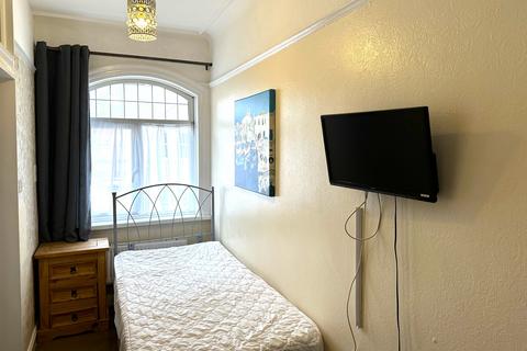 1 bedroom in a house share to rent, St Andrews Road, Exmouth EX8