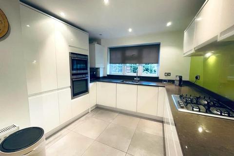 undefined, Myrtleside Close, Northwood
