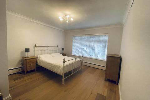 undefined, Myrtleside Close, Northwood