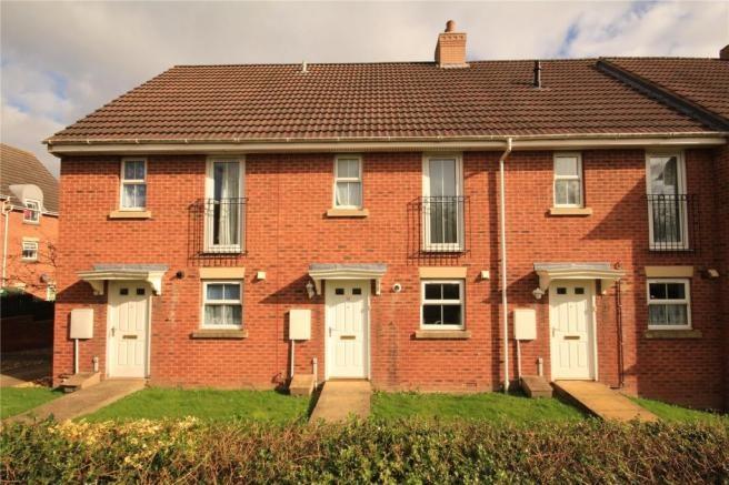Bright, well-maintained red-brick terraced prop...