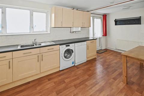 3 bedroom terraced house for sale, Chestnut Walk, Canvey Island SS8