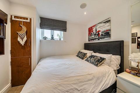 undefined, Fulham Palace Road, Fulham, London, SW6